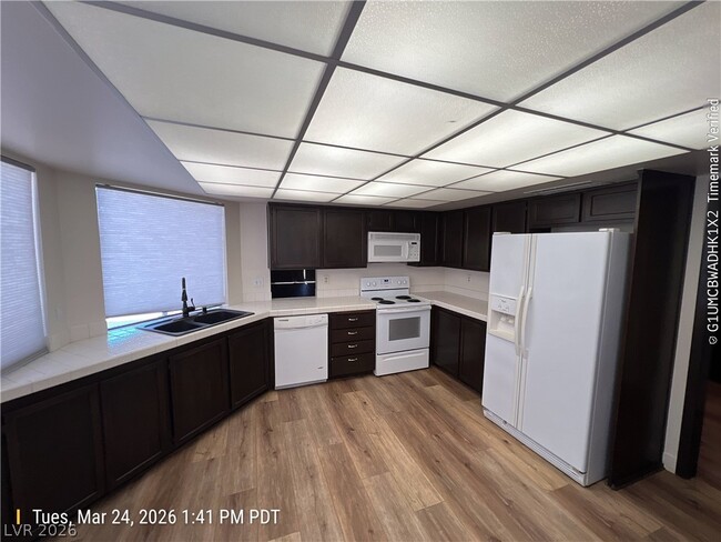 Building Photo - 2547 Egret Cir