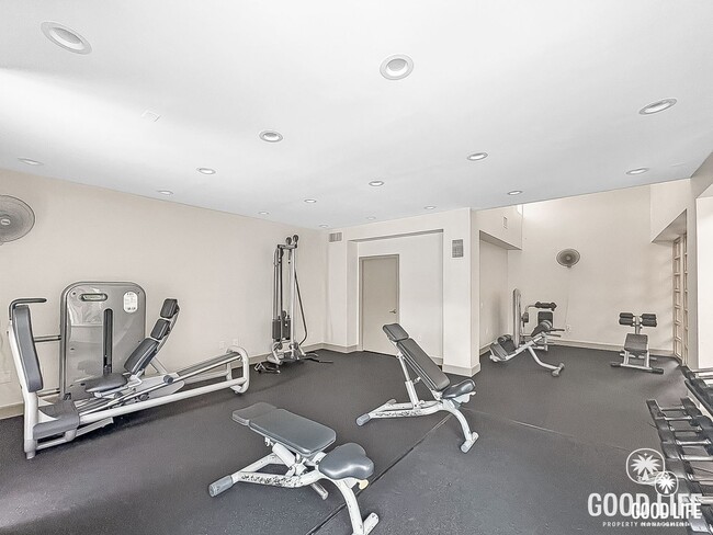 Building Photo - Modern 2 Bed Condo with Resort-Style Amenities in UTC