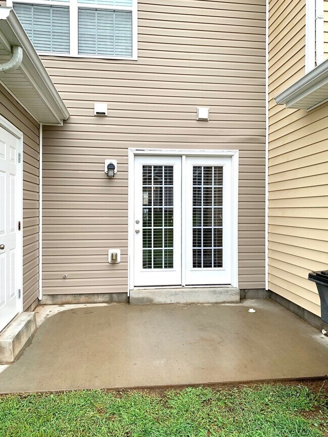 Building Photo - 318 Sam Houston Cir