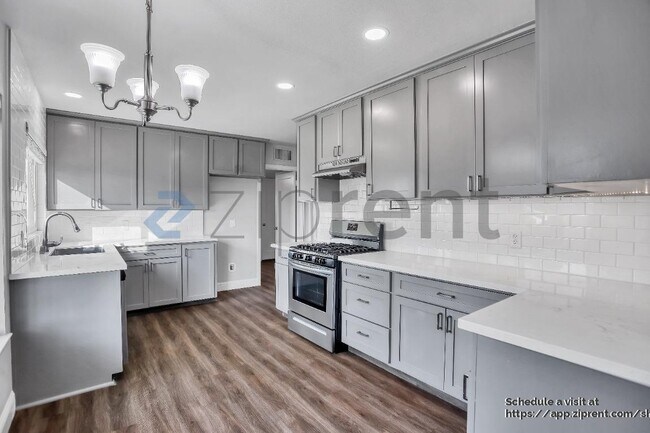 Building Photo - 1331 W Yale Ave