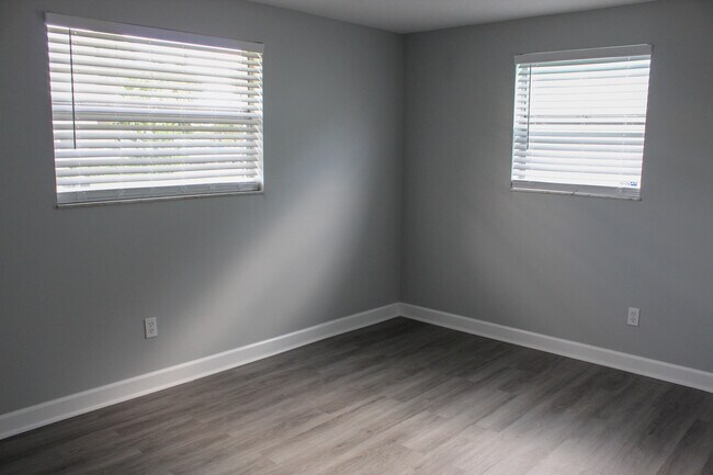 Building Photo - 178 175th Ave E