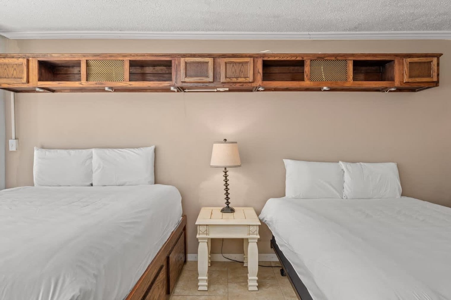 Building Photo - 8817 S Thomas Dr