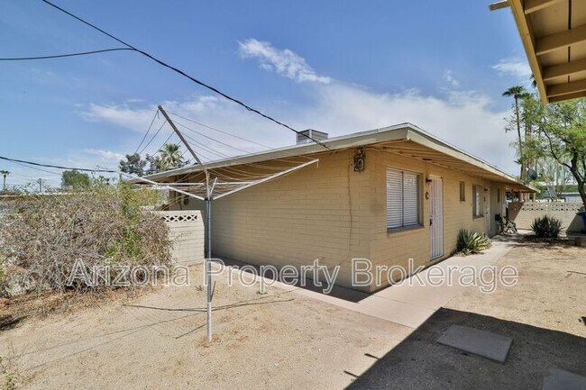 Building Photo - 2110 S Granada Dr