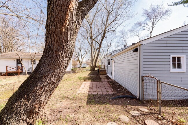 Building Photo - 660 Graham Rd