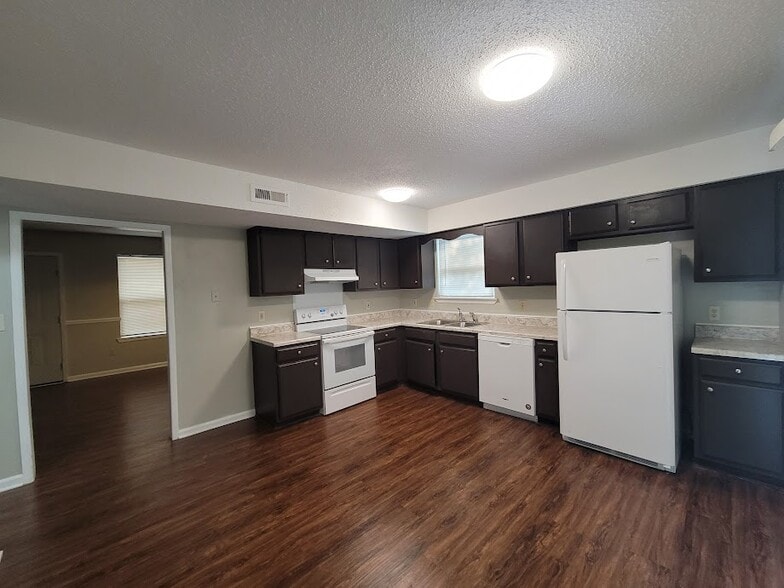 Building Photo - 1710 6th Pl Cir NW