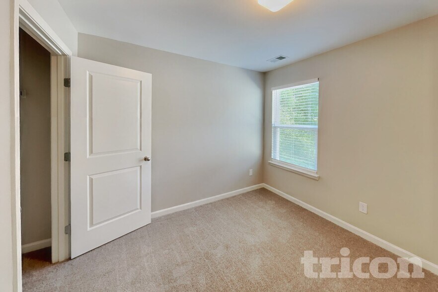 Building Photo - 512 Hickory Leaf Ct