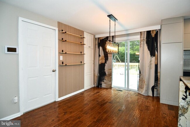 Building Photo - 8844 Mourning Dove Ct