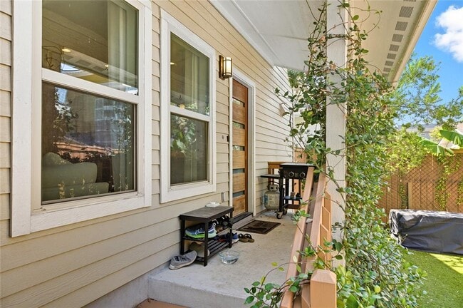 Building Photo - 2007 S L Davis Ave