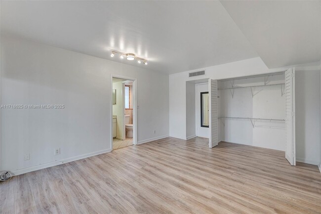 Building Photo - 20401 NE 30th Ave
