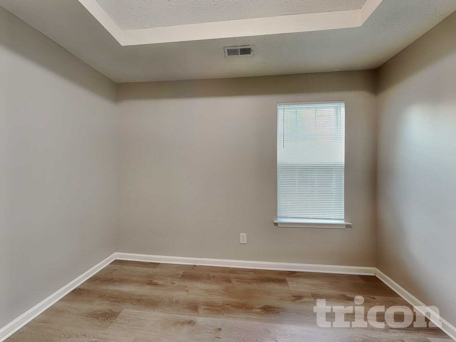 Building Photo - 5005 Eagle Creek Dr