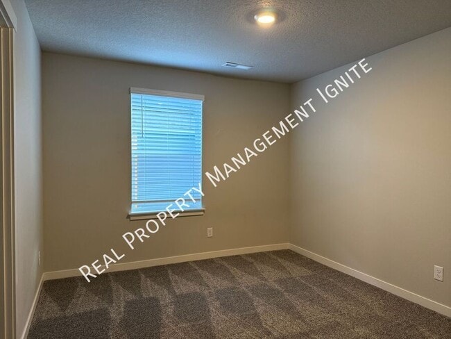 Building Photo - 19294 SW Marshmallow Pl