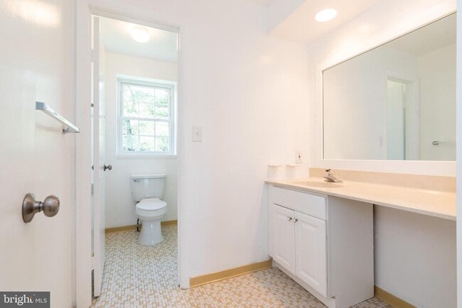 Building Photo - 37 Cardor Ct