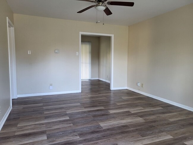 Building Photo - 3/2 Home ready for move-in