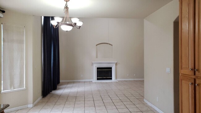 Building Photo - NICE TWO STORY IN WEST ROSEVILLE NEAR SCHO...