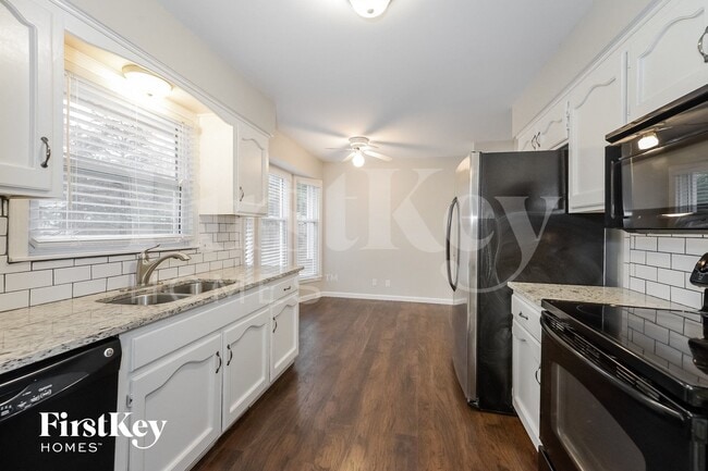 Building Photo - 1300 SW 22nd St