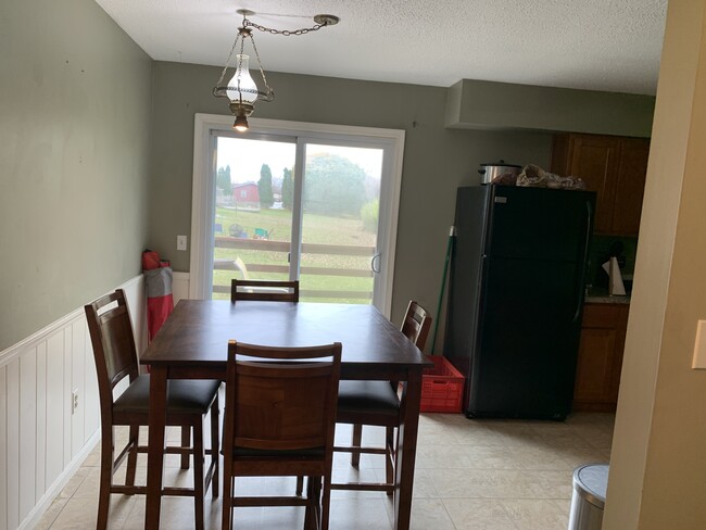 Dining Area - 2902 Swansea Dr SE