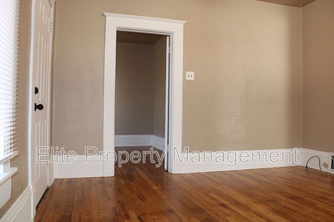 Building Photo - 322 W Routt Ave