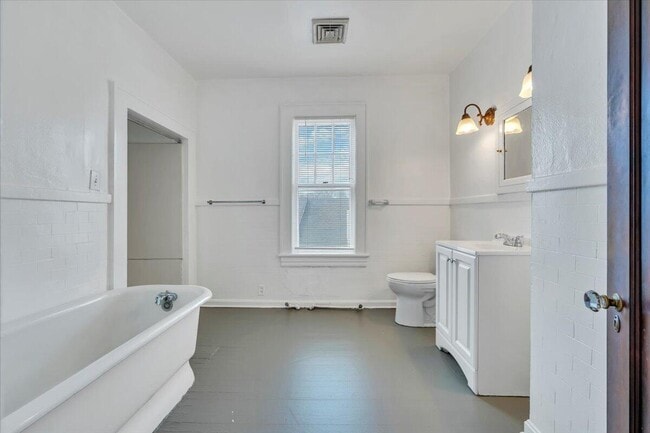 Building Photo - 1144 Wasena Ave SW