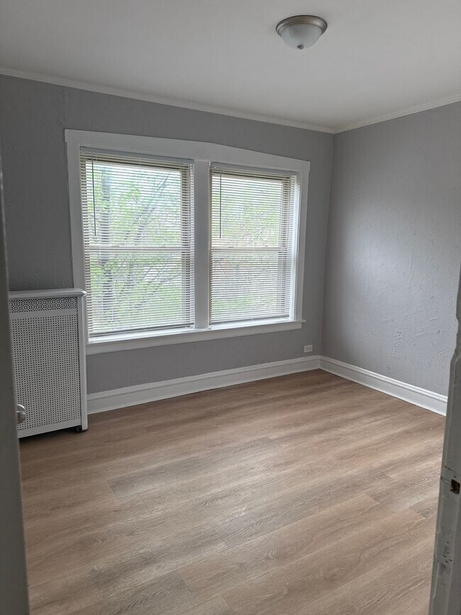 Building Photo - 2 BED APARTMENTS AVAILABLE RENT STARTING AT $1,400.00