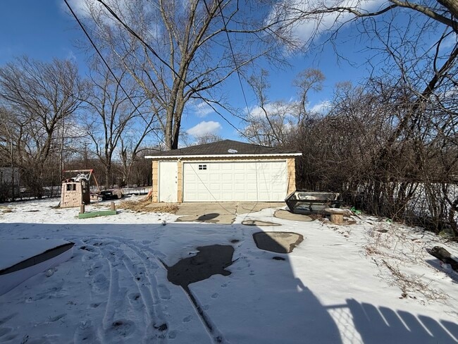 Building Photo - 537 Andover St