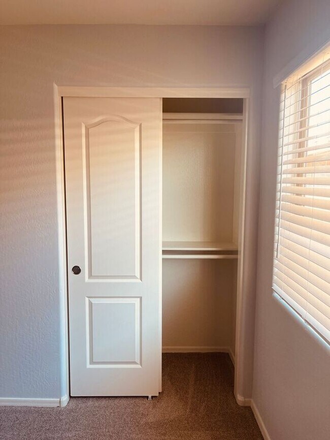 Building Photo - READY TO VIEW NOW! Beautiful 3 Bed 2 Bath Home in Buckeye