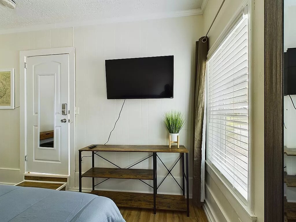 Bedroom 2 - 3718 Live Oak St