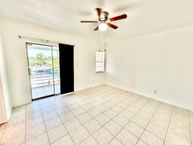 Building Photo - 1004 Pine Dr