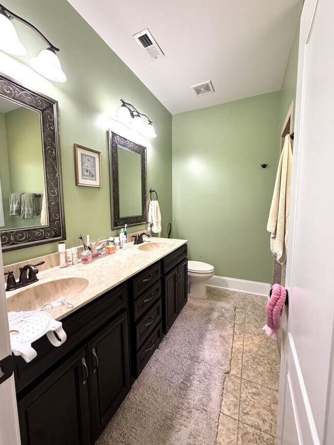 Building Photo - Stunning Home with an Upstairs Apartment or In-law Suite