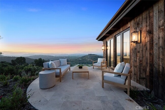 Building Photo - 3121 Old Topanga Canyon Rd