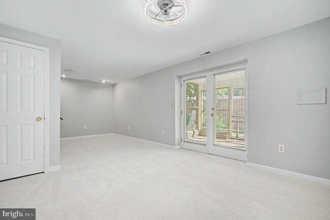Building Photo - 2615 Point Lookout Cove