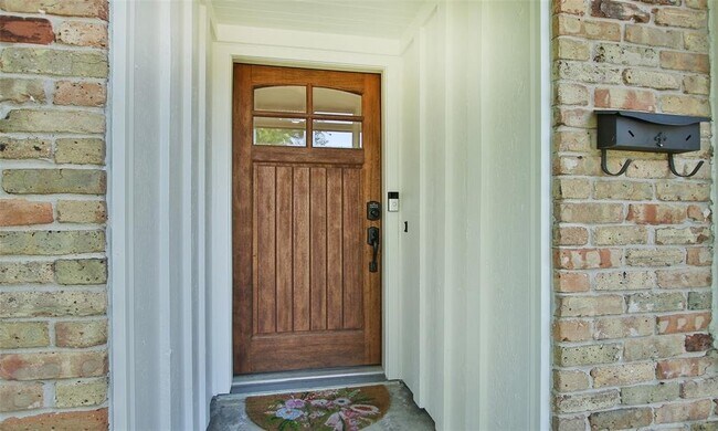 Building Photo - 5923 Dawnridge Dr