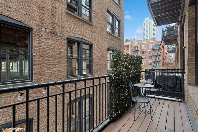 Building Photo - 226 N Clinton St