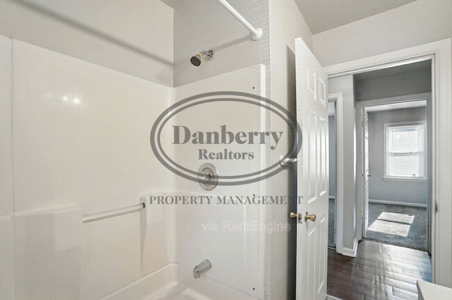 Building Photo - 1126 Searles Rd