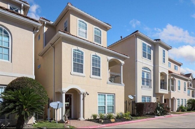 Building Photo - 7150 Windwater Pkwy N