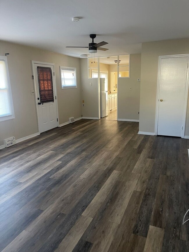 Building Photo - 11 Malvina Ln