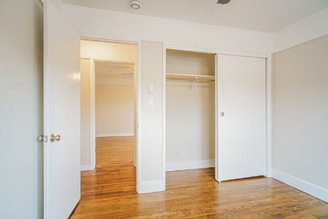 Building Photo - 131 SE 22nd Ave