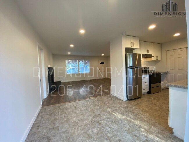 Building Photo - Ready to Move in Refreshed Ramber!