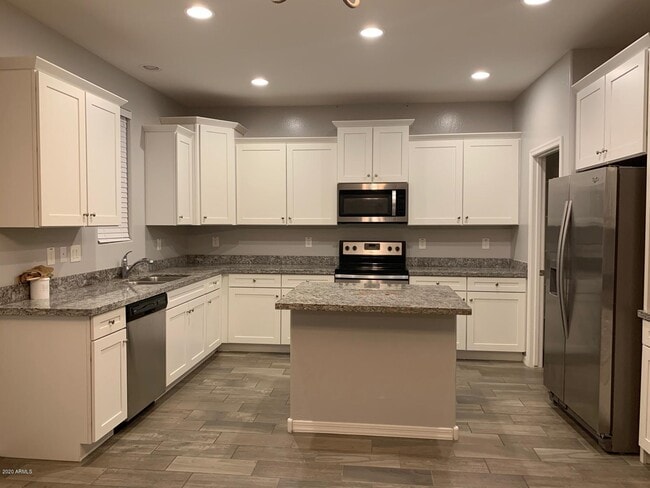 Building Photo - 7422 S 28th Pl