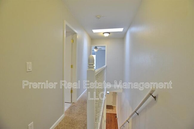 Building Photo - 335 E 7th Ave