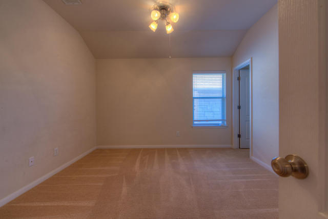 Building Photo - Classic Single Story Home In Beautiful Hil...