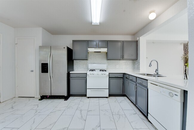 Building Photo - 8510 Village Hollow Ln