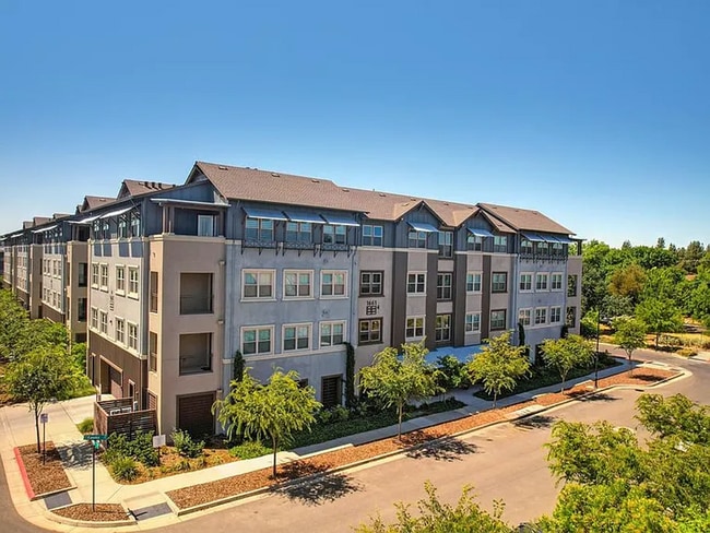 Building Photo - Premier 2/2 Condo in The Cannery