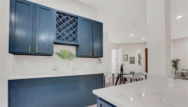 Building Photo - 537 Stillwood Dr