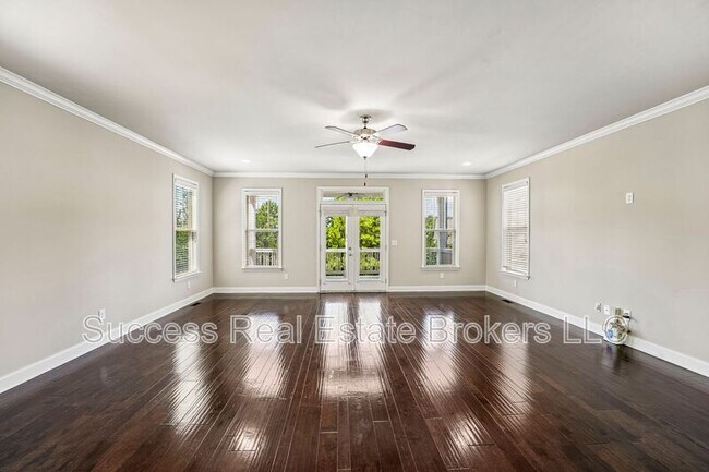 Building Photo - 1231 Ridenour Ln