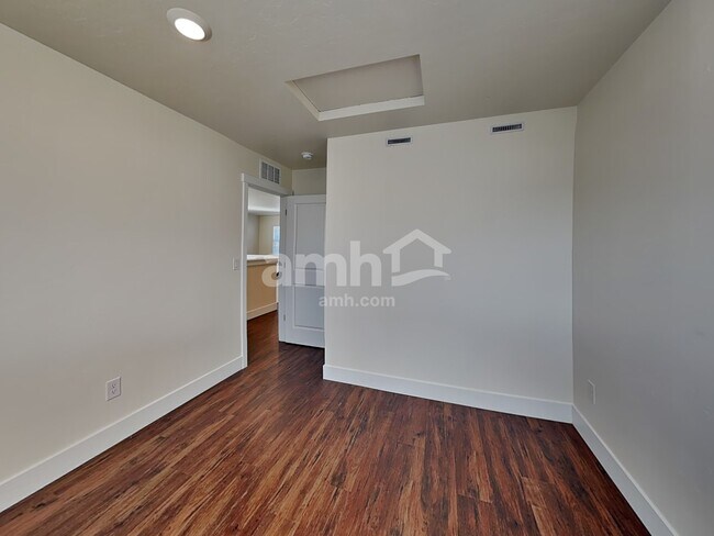 Building Photo - 1281 E Old Mesquite St