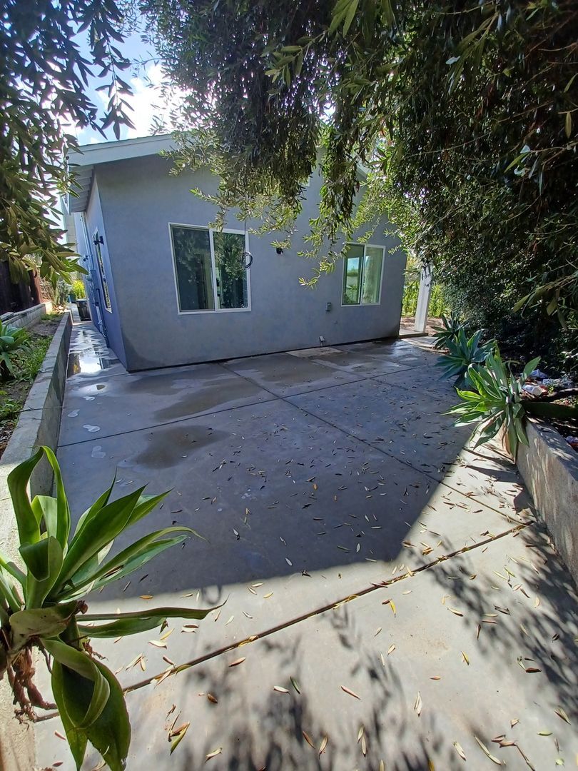 Building Photo - 319 E Ramona St