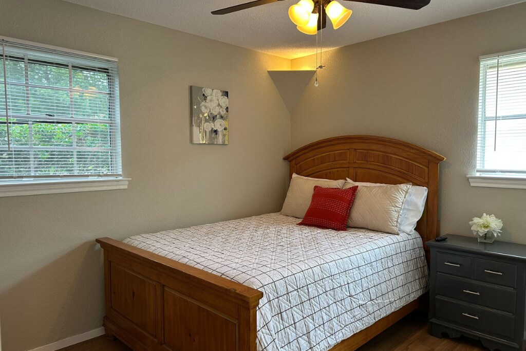 Building Photo - 1607 Sagebrush Trl