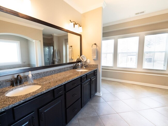 Building Photo - Elegant Richmond Hill Home with Screened Patio & Lagoon Views