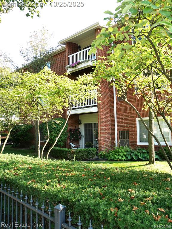 Building Photo - 444 Chester St