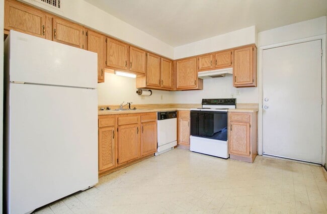 Building Photo - 5323 N 19th Ave